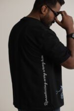 Dark oversized tee with travel stamps and Romanticising every wrong turn sleeve print Lascialo Essere Every Wrong Turn Drop 01