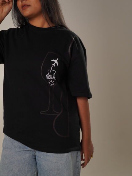 Black oversized tee with wine glass and travel icons graphic Lascialo Essere Wine Time Drop 01
